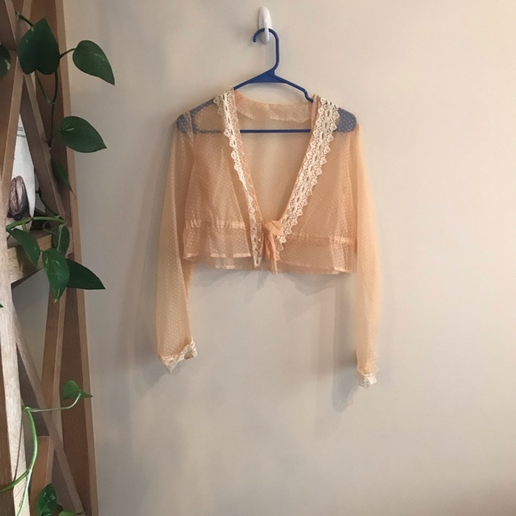 Tops - Peachy Vintage Lacey top